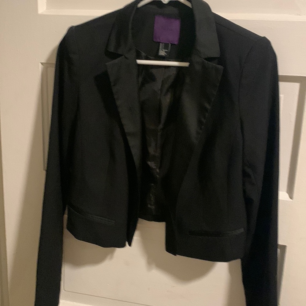 black crop blazer